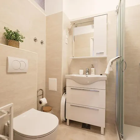 Selah Apartment